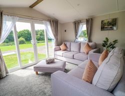 Swanlake Lodges Leicestershire with fishing